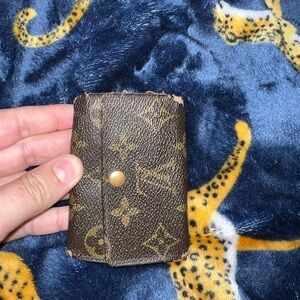 REHAB SPECIAL Louis Vuitton key holder